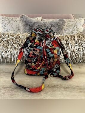 VERA BRADLEY Happy Snail 2011 Quick Draw Crossbody Cinch Bucket Bag Blue Orange